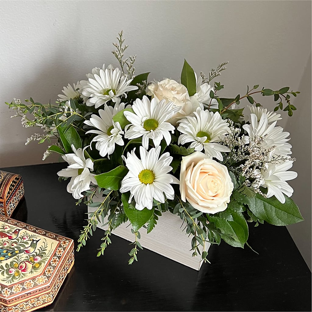 Fresh Linen Box Bouquet – FLOWERS BY DICK & SON INC, Akron OH