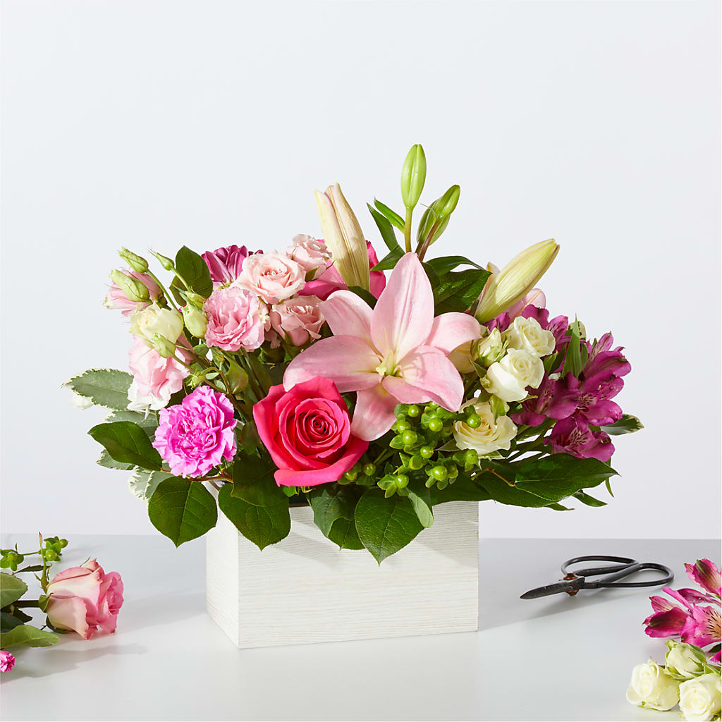 Sweetberry Box – A Florist Original – FLOWERS BY DICK & SON INC, Akron OH