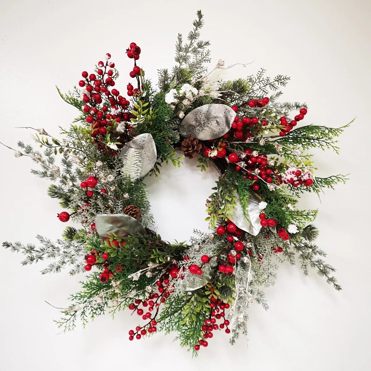 24inch Silver Magnolia Wreath